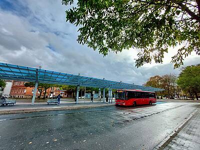 Bus hält am ZOB in Herford