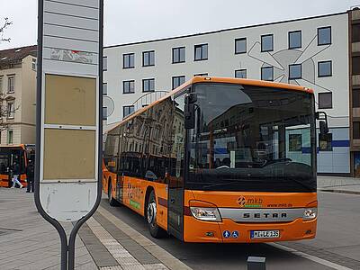 Bus hält am ZOB in Minden